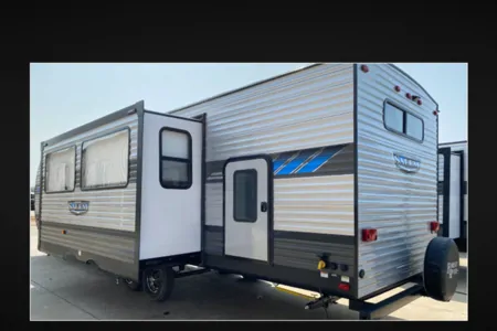 *The Comfy* 2021 Forest River RV Salem: Sleeps 10