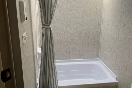 Coachmen Apex Arctic