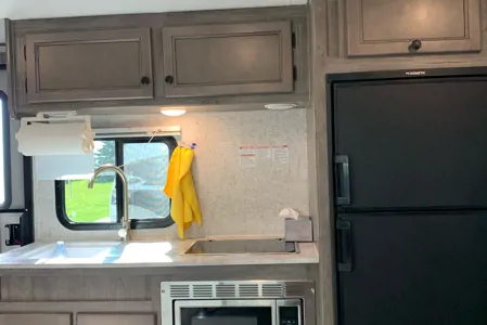 Coachmen Apex Arctic