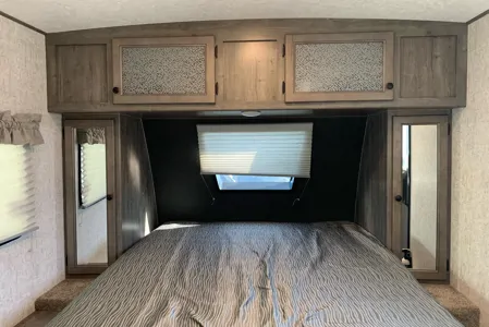 Coachmen Apex Arctic