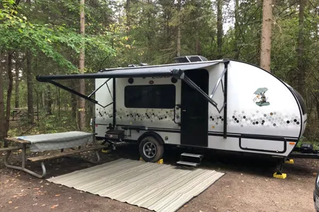 "Couples Retreat" R-Pod 192 Travel Trailer