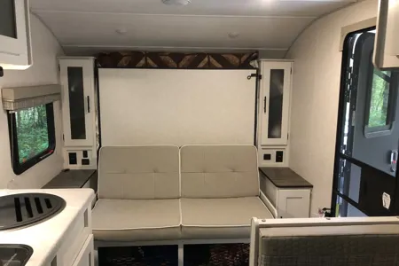 "Couples Retreat" R-Pod 192 Travel Trailer