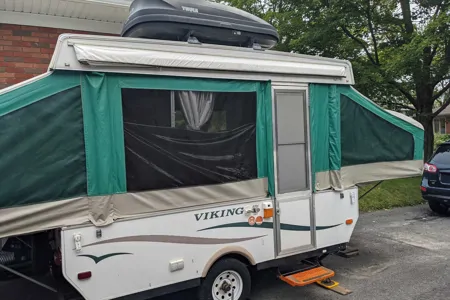 Cozy, equipped Viking 2107 epic Tent Trailer
