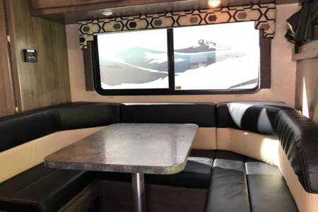 Winnebago Minnie Winnie 22R Class C