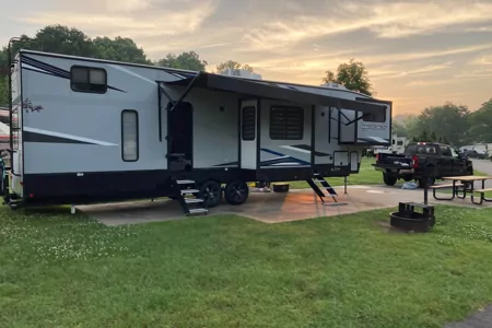Crain - Cherokee Arctic Wolf 3990 Fifth Wheel