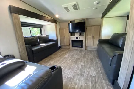 Crain - Cherokee Arctic Wolf 3990 Fifth Wheel