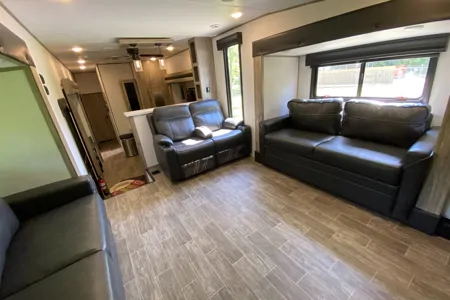 Crain - Cherokee Arctic Wolf 3990 Fifth Wheel