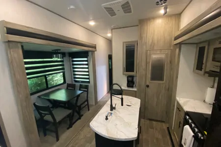 Crain - Cherokee Arctic Wolf 3990 Fifth Wheel