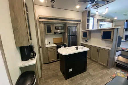 Crain - Cherokee Arctic Wolf 3990 Fifth Wheel