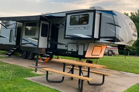 Crain - Cherokee Arctic Wolf 3990 Fifth Wheel