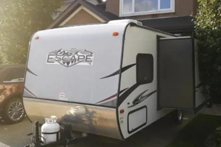 Light and super easy pulling family camping trailer