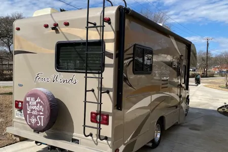 Chuck and Tammy’s Four Winds 22E Class C