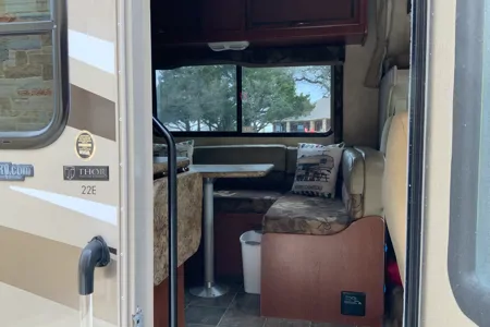 Chuck and Tammy’s Four Winds 22E Class C