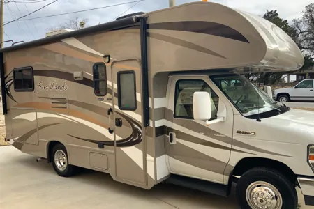 Chuck and Tammy’s Four Winds 22E Class C