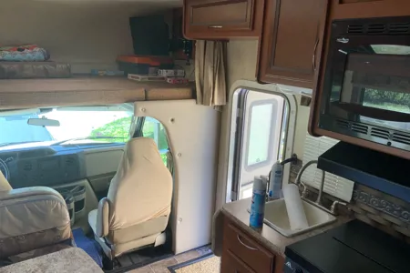 Chuck and Tammy’s Four Winds 22E Class C