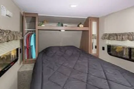 Very clean and Pristine 24ft family trailer - sleeps 8