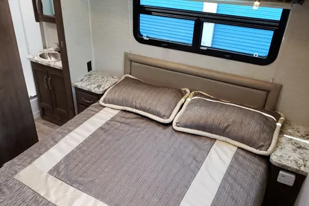 "Adventure Seeker" Sleeps Up to 10.  125 Miles Included!