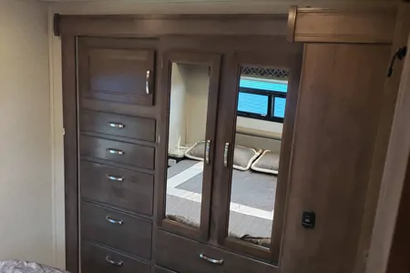 "Adventure Seeker" Sleeps Up to 10.  125 Miles Included!