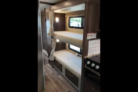 "Adventure Seeker" Sleeps Up to 10.  125 Miles Included!