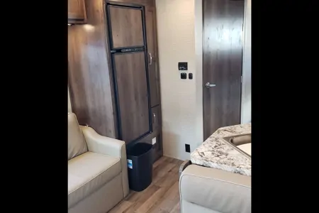 "Adventure Seeker" Sleeps Up to 10.  125 Miles Included!