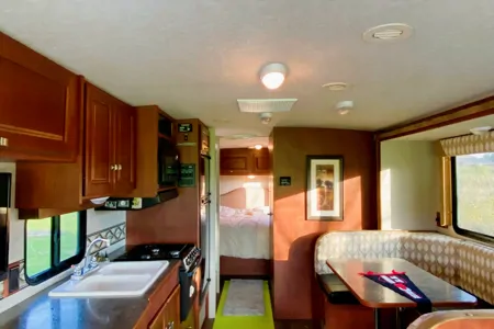 Fun Trip RV Winnebago Vista Class A