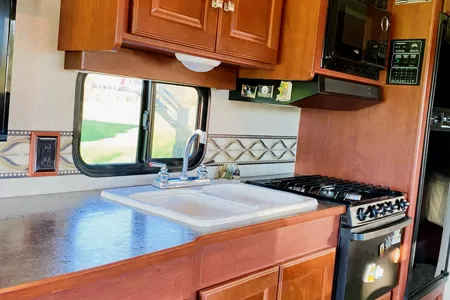 Fun Trip RV Winnebago Vista Class A