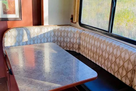 Fun Trip RV Winnebago Vista Class A