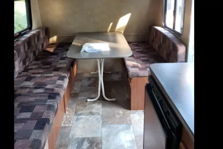 SUV & MINIVAN towable. GVWR under 3500lbs 4&7 pin. Bunk bed Jayco Jay flight swift Trailer