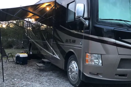 Outlaw RV's Thor Motor Coach Outlaw 37LS Class A Toy Hauler