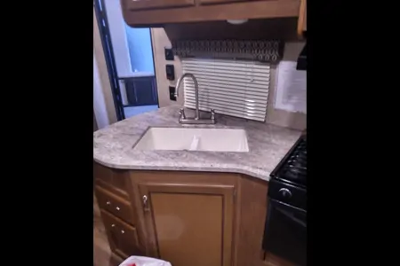 Coachmen Catalina 221 TBS Travel Trailer