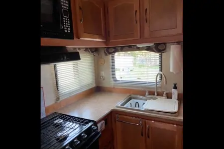 L's Adventurer Ford Class C