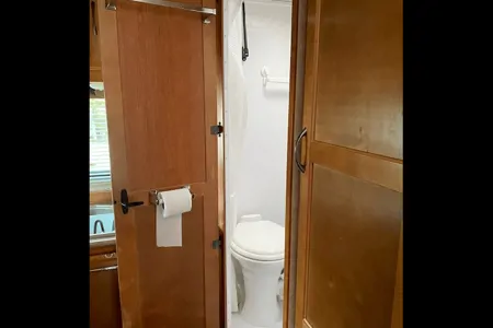 L's Adventurer Ford Class C