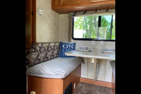 L's Adventurer Ford Class C