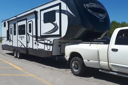 Coonhound RV Hemisphere 378FL  