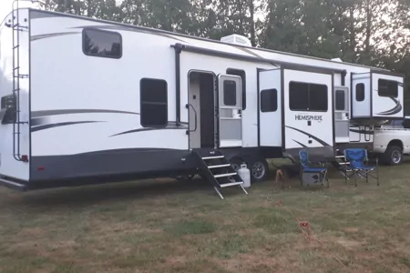 Coonhound RV Hemisphere 378FL  