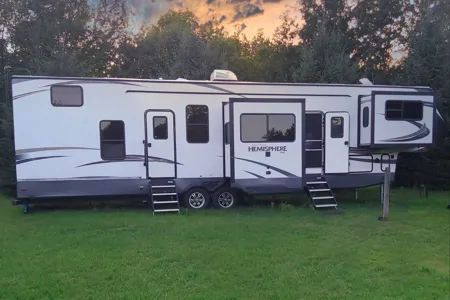 Coonhound RV Hemisphere 378FL  
