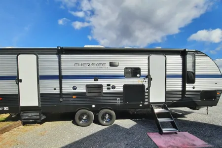 Jen & Lee's Cherokee 2020 274dbh Travel Trailer