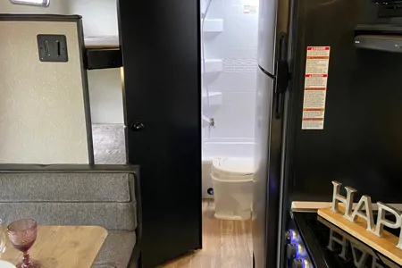 Karish 26 ft grey wolf trailer