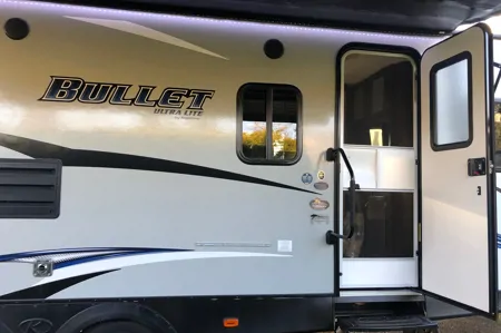 Rubie's Keystone Bullet 277BHS  Travel Trailer