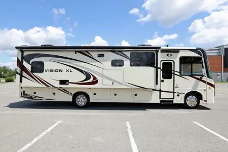 Family & Fun Entegra Coach Vision XL 34G Class A