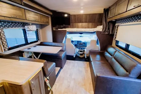 Class C Nexus Triumph w/overhead bunk ( 3 Miles from Last Vegas Strip & Airport (LAS) )