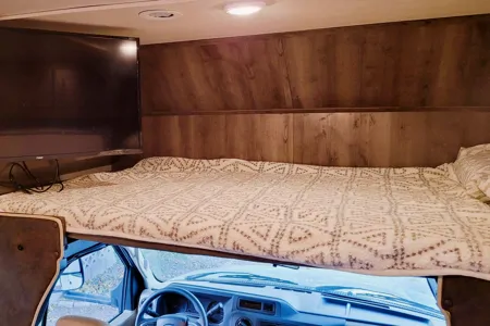 Class C Nexus Triumph w/overhead bunk ( 3 Miles from Last Vegas Strip & Airport (LAS) )