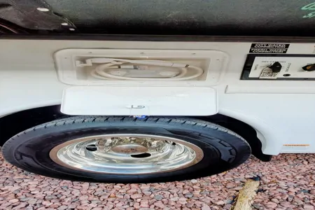 Class C Nexus Triumph w/overhead bunk ( 3 Miles from Last Vegas Strip & Airport (LAS) )