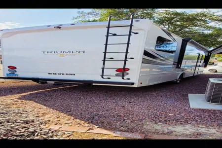 Class C Nexus Triumph w/overhead bunk ( 3 Miles from Last Vegas Strip & Airport (LAS) )