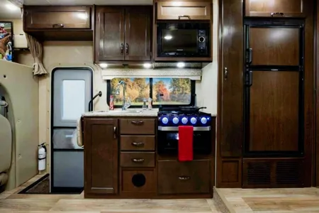 Family 2019 Chevrolet Motorhome - Thor Freedom Elite Class C