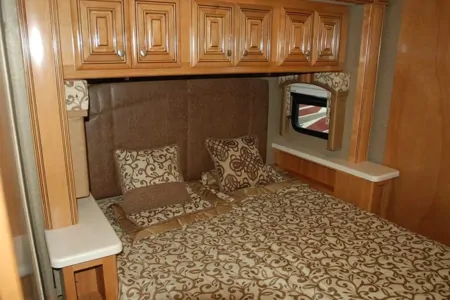 2016 Thor Palazzo Diesel Pusher *1.5 Baths*-No Special License Required!