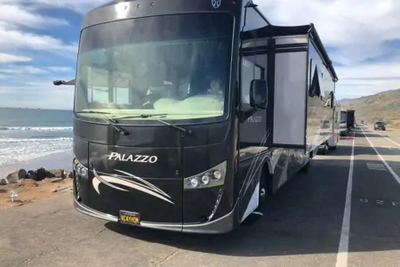 2016 Thor Palazzo Diesel Pusher *1.5 Baths*-No Special License Required!
