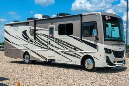 We deliver! Julie and Tim's Fleetwood Fortis Class A