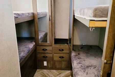 Family Travel Trailer w/bunk bed ( 3 Miles from Strip)