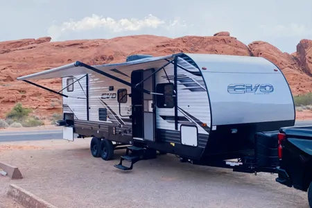 Family Travel Trailer w/bunk bed ( 3 Miles from Strip)